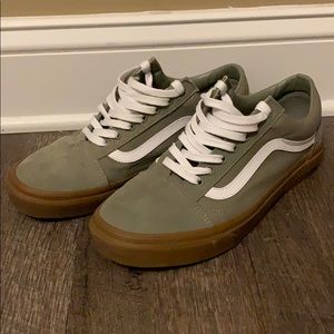 Vans: green/gum old school